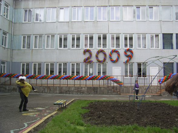 Оформление школы шарами www.tamada24.ru